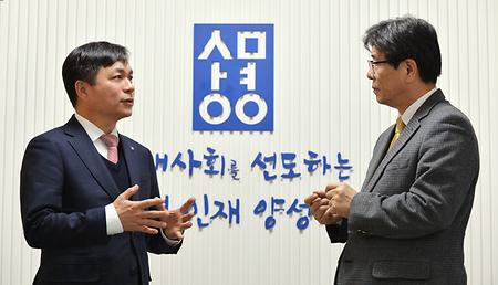 한국대학신문 파워인터뷰  이미지